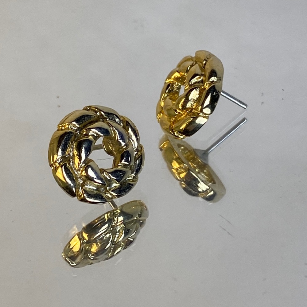 Gold Tone Wreath Earrings